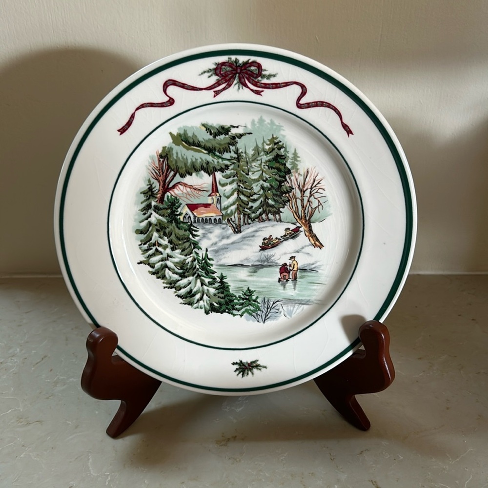 Set of 8 salad/dessert plates winter/holiday